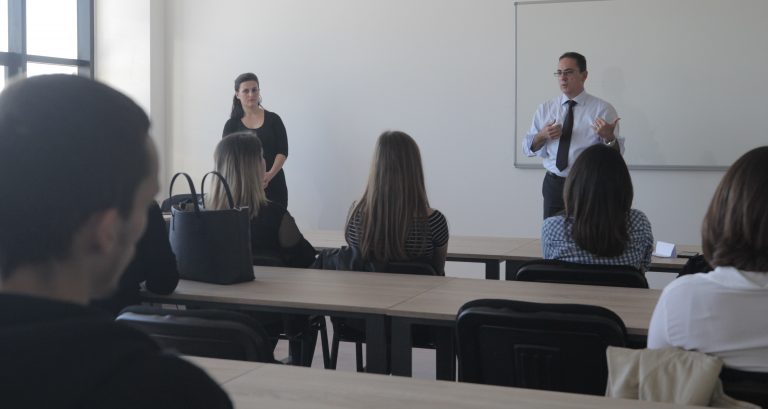 The first generation of students of Dentistry and Radiology at AAB College, happy and proud with their selection – AAB College