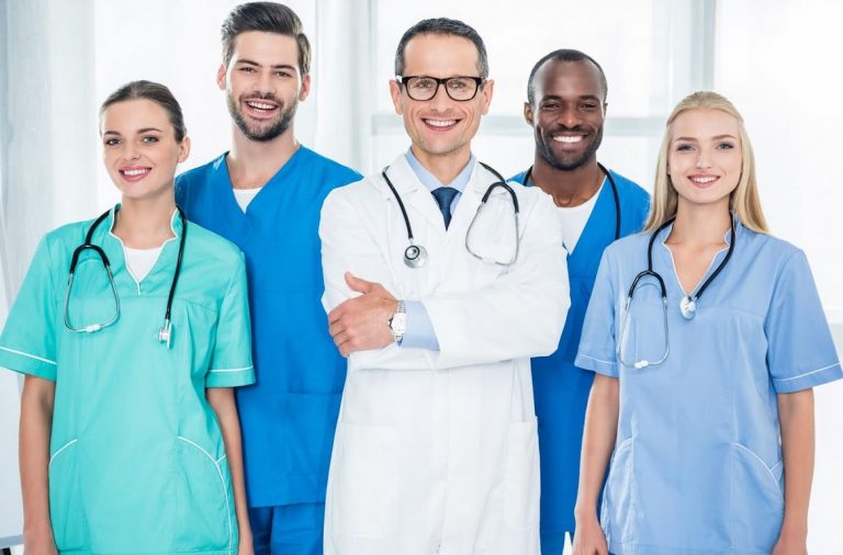 How Much Do Doctors Earn In A Year