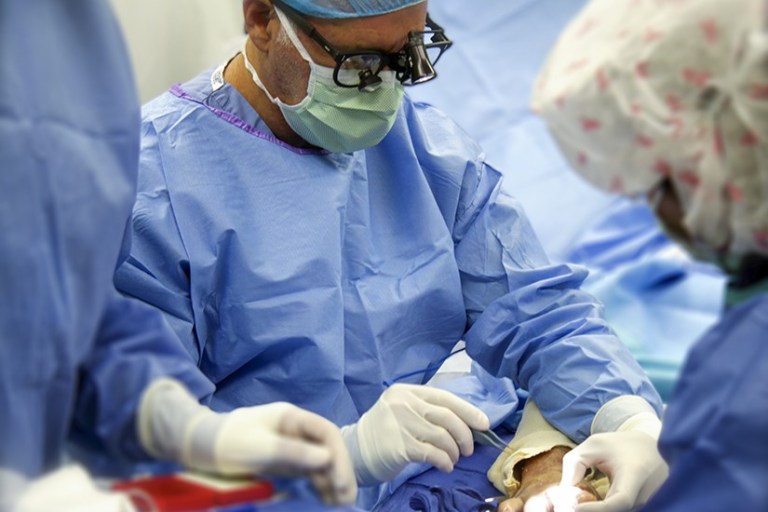 What to Expect After Carpal Tunnel Surgery with Dr. Badia: A Miami Recovery Guide