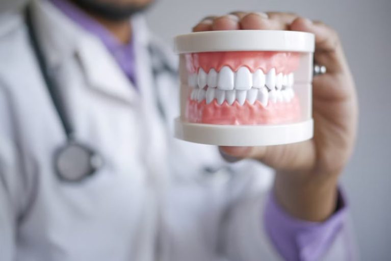 What Everyone Should Know About Maintaining Good Dental Health