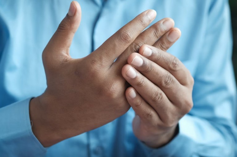 Early Warning Signs of Carpal Tunnel Syndrome